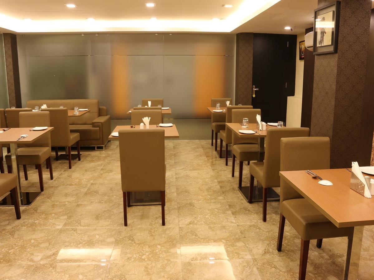 Oyo 662 Hotel Comfotel Calcutta Exteriör bild