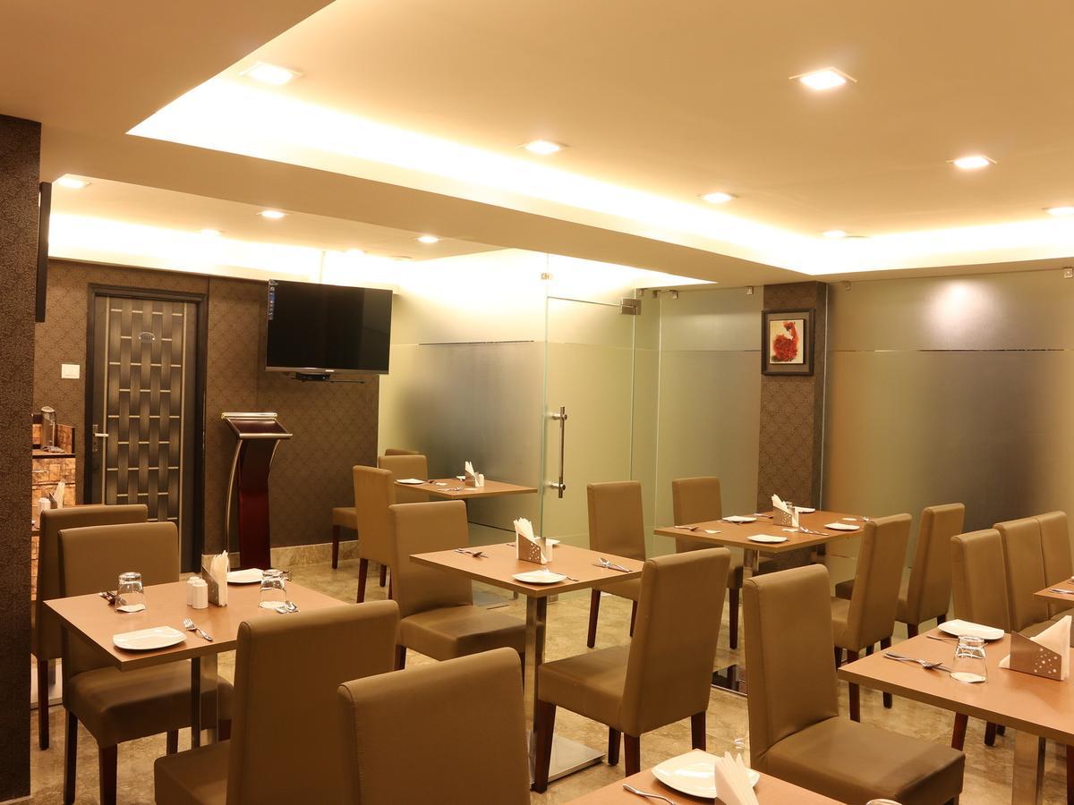 Oyo 662 Hotel Comfotel Calcutta Exteriör bild